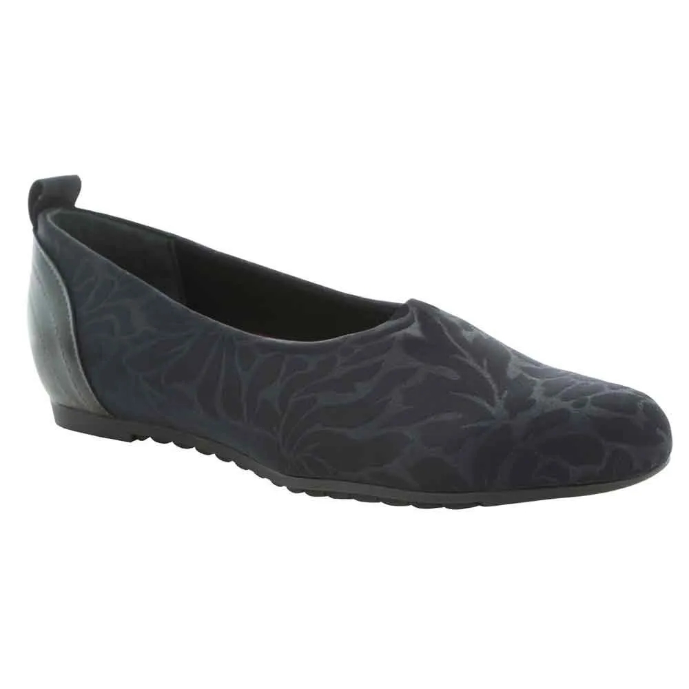 New Munro Black Floral Patterned Loafers Ballet Style Slip On NARROW Size 9 N